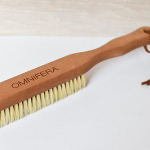 Omnifera textile brush